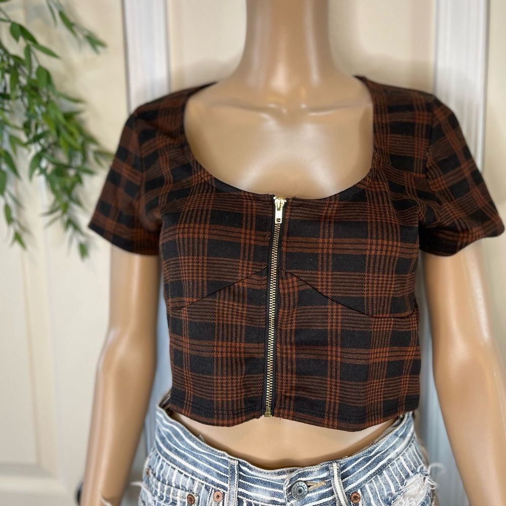 Liz and sara Plaid Brown Zipper front Crop Top large